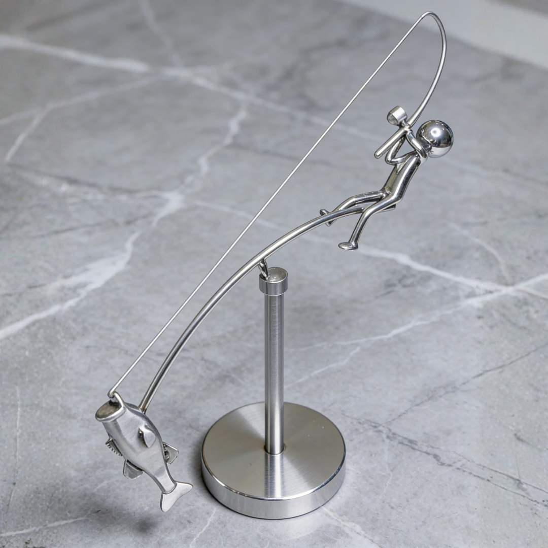 Sculpture Cinétique du Pêcheur Équilibrée